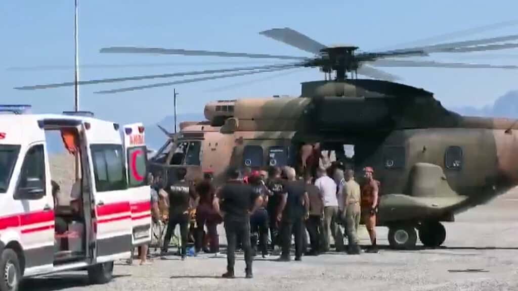Girne'de Batan Gemi İçin Başkan Üstel Kriz Masası'nı Topladı, "Öncelik İnsan Hayatı"