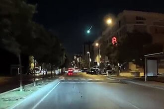 İstanbul Büyükçekmece’de Göktaşı Düşme Anı Araç Kamerasına Yansıdı