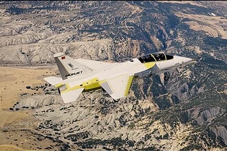 HÜRJET Zafer Bayramı'nda Gök Vatan'la Buluştu: İlk Uçuşta 18 Dakika Havada Kaldı