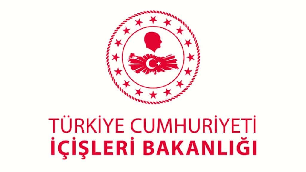 İçişleri Bakanlığı Girne'de Su Alan Gemi İçin Çok Sayıda Ekibi Görevlendirdi