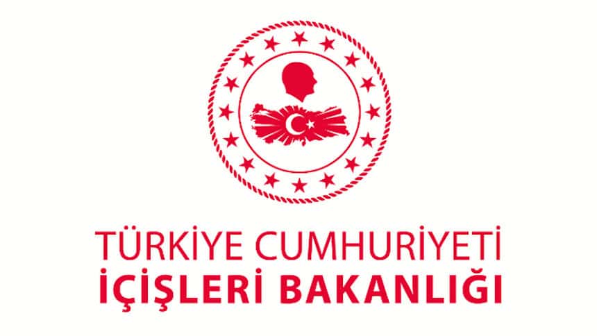İçişleri Bakanlığı Girne'de Su Alan Gemi İçin Çok Sayıda Ekibi Görevlendirdi