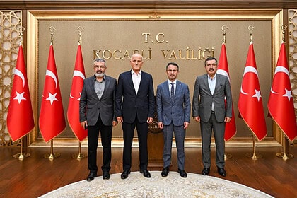 Kocaeli Valiliği'nde Kritik Buluşma! Eski Emniyet Genel Müdürü Ve Merkez Valileri Bir Araya Geldi
