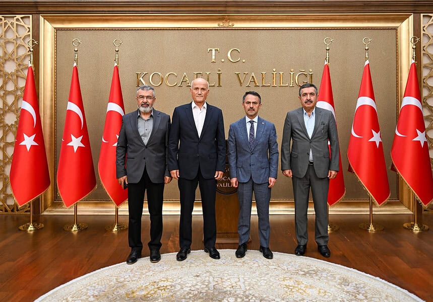 Kocaeli Valiliği'nde Kritik Buluşma! Eski Emniyet Genel Müdürü Ve Merkez Valileri Bir Araya Geldi