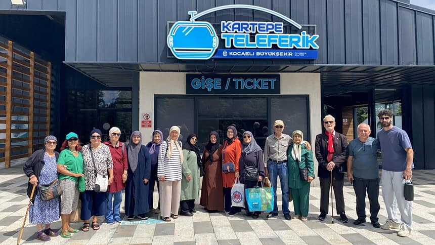 İzmit Saygınlar Kulübü Kartepe'de: 65 Yaş Üyeler Teleferikle Kuzuyayla'ya Çıktı