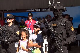 TEKNOFEST Mavi Vatan’da JÖAK Rüzgarı: "Siyah Giyen Adamlar"a Büyük İlgi!