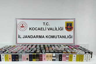 Kocaeli Jandarmasından Dilovası’nda Kaçakçılık Operasyonu: 3,2 Milyon TL’lik Kaçak Parfüm Ele Geçirildi!