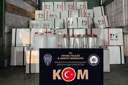 Kocaeli Körfez'de Kaçak Alkol Operasyonu: Araçta 2 Bin 400 Litre Etil Alkol Ele Geçirildi!