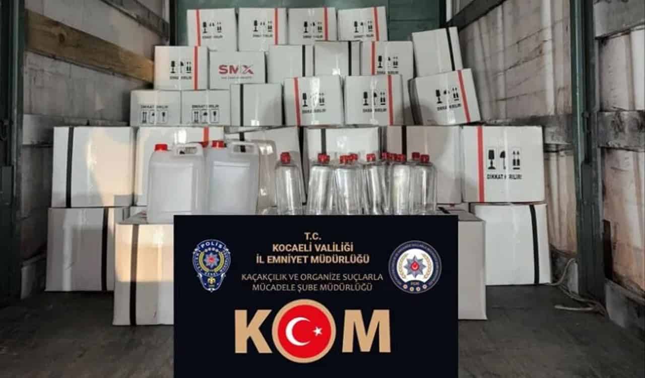 Kocaeli Körfez'de Kaçak Alkol Operasyonu: Araçta 2 Bin 400 Litre Etil Alkol Ele Geçirildi!