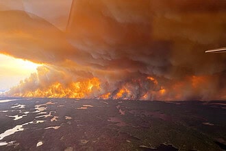 Kanada British Columbia Orman Yangını Büyüyor: Summerland’de 20 Bin Kişiye Tahliye Emri