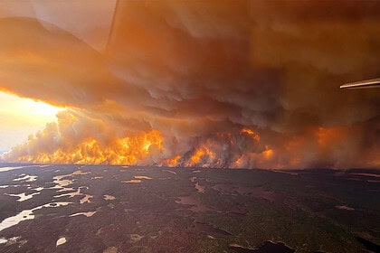 Kanada British Columbia Orman Yangını Büyüyor: Summerland’de 20 Bin Kişiye Tahliye Emri