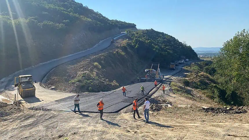 Karamürsel Dereköy Yolu Yenilendi: 3 Bin Ton PMT Döşendi