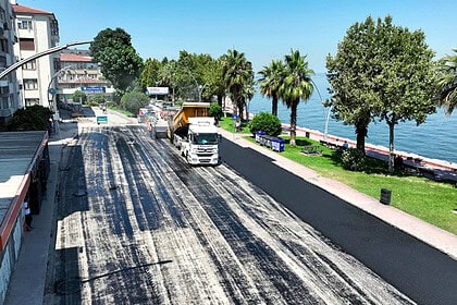 Karamürsel Plaj Yolu'na Bin 700 Ton Asfalt Serildi: Cadde Yenilendi
