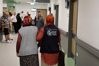 Kartepe'de Yalnız Yaşayan Adile Teyze'yi Alo Evlat Yalnız Bırakmadı