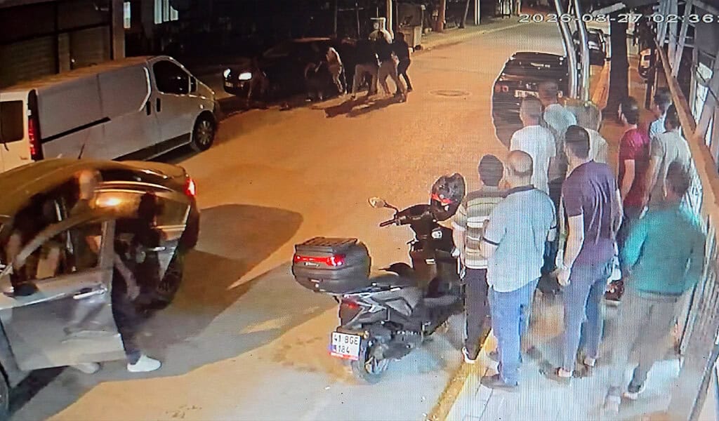 Derince’deki Dehşet Anları Kamerada: 2'si Ağır 5 Kişinin Yaralandığı Kavganın Görüntüleri Ortaya Çıktı!
