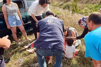 Kandıra Yolunda Kaza Yapıp Takla Atan Ailenin Yardımına Kocaeli Büyükşehir A Takımı Yetişti!