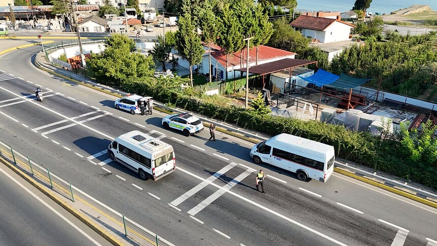 Kocaeli'de Korsan Servis Denetimi: 12 Araca Ceza, 1'i Trafikten Men Edildi