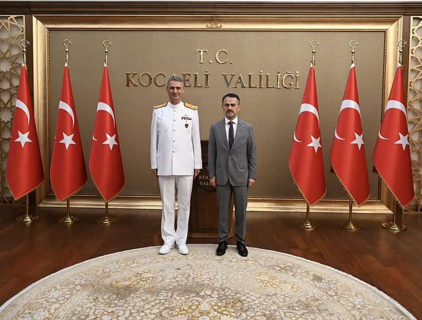 Atama Sonrası İlk Görüşme! Tuğamiral Yücel Darcan Kocaeli Valisi Aktaş'ı Ziyaret Etti!