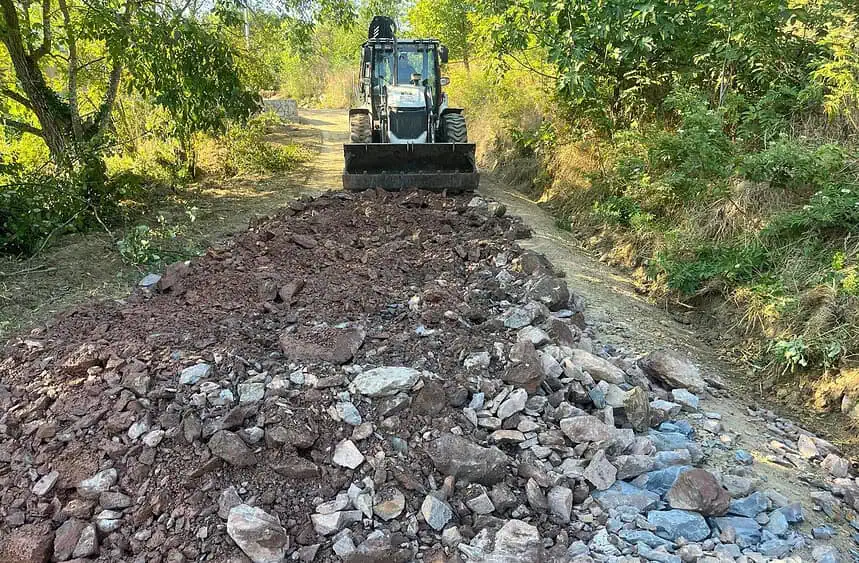 Körfez Belediyesi Fen İşleri Ekipleri Karayakuplu Mahallesi'nde Yol Çalışması Gerçekleştirdi