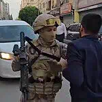 Gözaltı Kararı Sonrası Adana'da Gergin Anlar! Kuytulcular Polis Aracının Önünü Kesmeye Çalıştı!