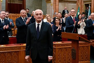 Macaristan Yeni Cumhurbaşkanını Seçti: 140 Oyla Andras Baka Oldu