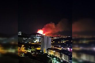 Ankara Mamak'ta Ağaçlık Alanda Yangın: İtfaiye Ekipleri Bölgede