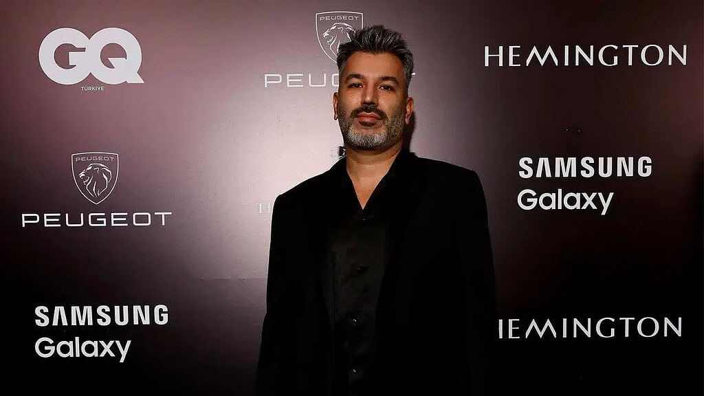 MANİFEST'in Kurucusu Tolga Akış Tutuklama Talebiyle Hakimliğe Sevk Edildi