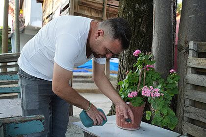 Yağmur Gibi Demir Tozu Yağıyor! İzmitli Mahalleliler Mıknatısla Ev Temizlemeye Başladı!