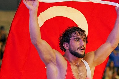 Milli Güreşçiler Taranto'da Zirveye Koştu: 6 Sıklette 6 Madalya