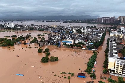 Narra Tayfunu Çin ve Vietnam'ı Vurdu: 54 Bin Kişi Tahliye Edildi