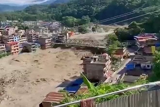 Nepal'de Deprem Sonrası Sel Vurdu: Ölü Sayısı 17'ye Çıktı