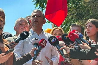 Özel'den İşçilere Ziyaret: "Gözler Çevrilince Sözler Tutulmuyor"
