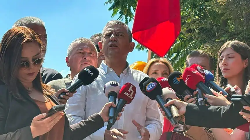 Özel'den İşçilere Ziyaret: "Gözler Çevrilince Sözler Tutulmuyor"