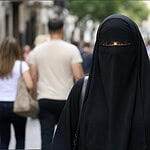 Portekiz Peçe ve Burka Yasağını Onayladı: İhlale 3 Bin Euro Ceza Geliyor