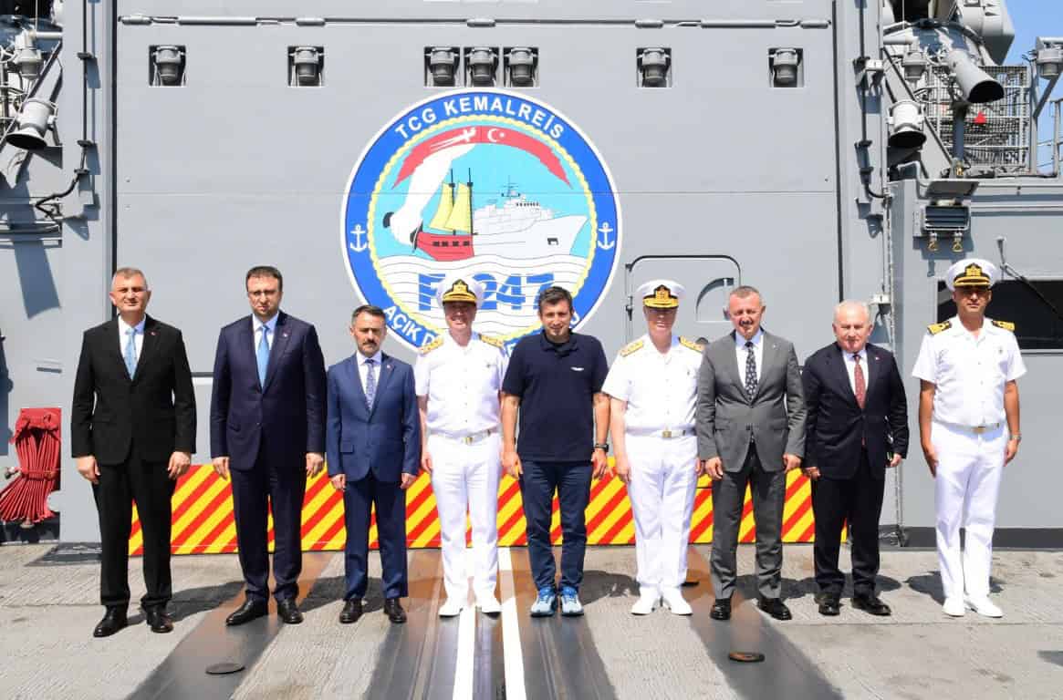 Gölcük'te TEKNOFEST Mavi Vatan Hazırlık Toplantısı Gerçekleştirildi: Selçuk Bayraktar Ve Protokol Katıldı