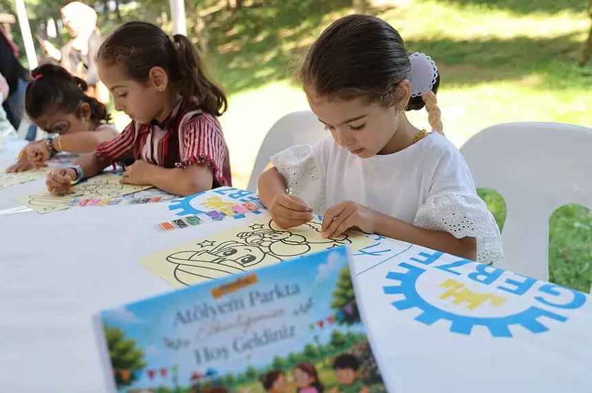 Sultan Murat Parkı’nda Renkli Görüntüler! Çocuklar Hem Eğlendi Hem Üretti!