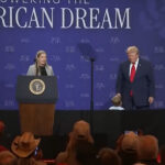 Nevada’daki Etkinlikte Beklenmedik An! Donald Trump Koşarak Sahne Kenarına Yöneldi!