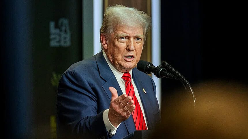Trump İran'a Tarihin En Ezici Yaptırımını Başlattı: Destekçilere Gözdağı Verdi