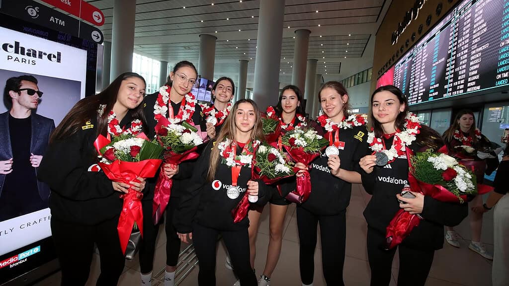 U17 Kız Voleybolcular Gümüş Madalyayla Döndü: "Herkese Gösterdik"