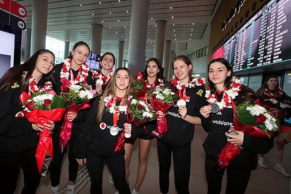 U17 Kız Voleybolcular Gümüş Madalyayla Döndü: "Herkese Gösterdik"