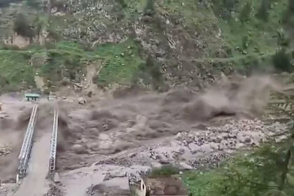 Uttarakhand'da Sel Köprüyü Yıktı: 15 Köyle Bağlantı Kesildi