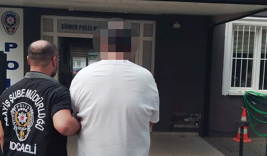 Kocaeli Emniyeti'nden Uyuşturucu Operasyonu: 6 Yıl 9 Ay Hapis Cezası Bulunan E.B. İzmit’te Yakalandı!