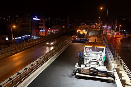 Yahya Kaptan Köprüsü'nde Gece Mesaisi: 611 Ton Asfalt Serildi