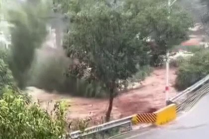 Zhejiang'da Toprak Kayması Evi Yıktı: 1 Ölü, 3 Kişi Kayıp