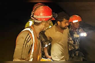 10 Günlük Karanlığın Ardından: Nepal'de 2 İşçi Tünelden Sağ Çıktı