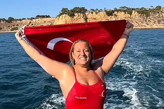 24 Yaşındaki Ece Demir Catalina Kanalı'nı 16 Saat 43 Dakikada Yüzdü