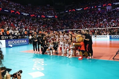 A Milli Kadın Voleybol Takımı, Avrupa Şampiyonası'nda Yarı Finalde