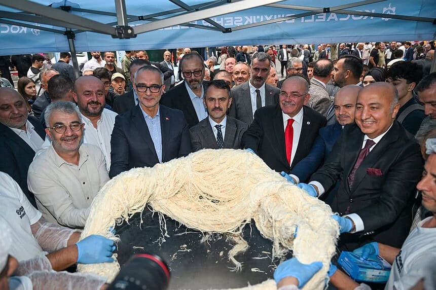 Kocaeli'de Ahilik Haftası Coşkusu: Vali İlhami Aktaş Ve Protokol İzmit'te Bir Araya Geldi!
