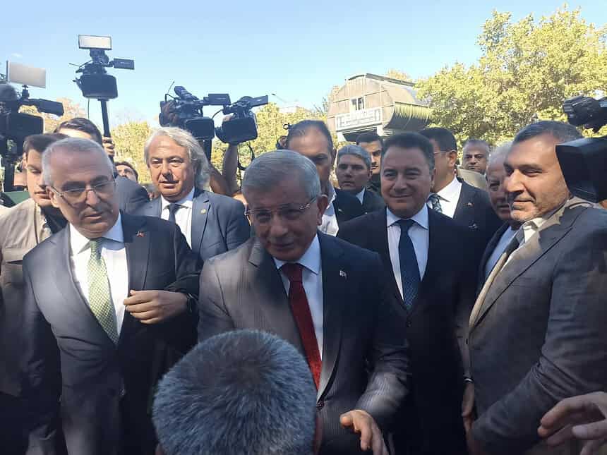 Ahmet Davutoğlu İfade Vermek İçin Ankara Adliyesi'ne Geldi!