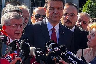 Ahmet Davutoğlu İfade Verip Siyasetten Çekilme Kararını Açıkladı!