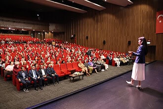 Kocaeli Büyükşehir'den Ailelere Eğitim Desteği: Doç. Dr. Saniye Bencik Kangal Okula Uyum Sürecini Anlattı!